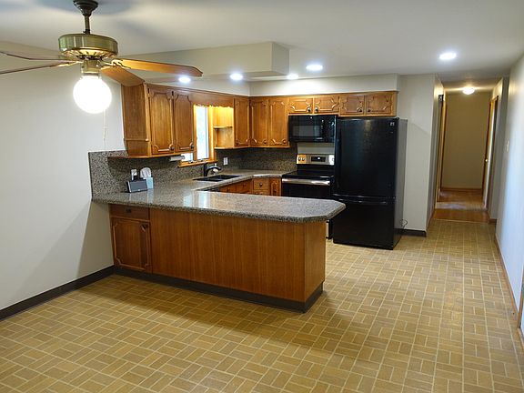 3rd image of 8262 W 70th Pl