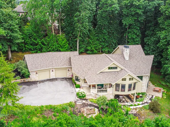 54 Braemar Dr, Valparaiso, IN 46385