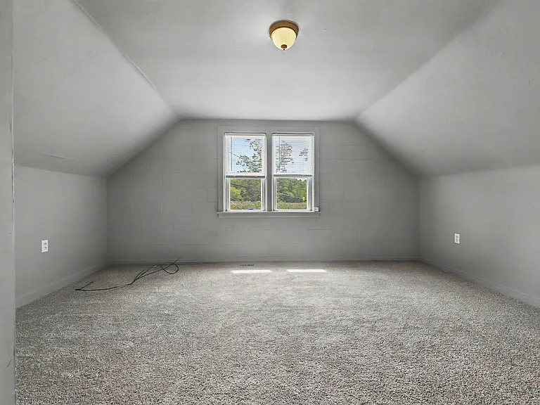 24915 Saint Paul Blvd — Photo 16