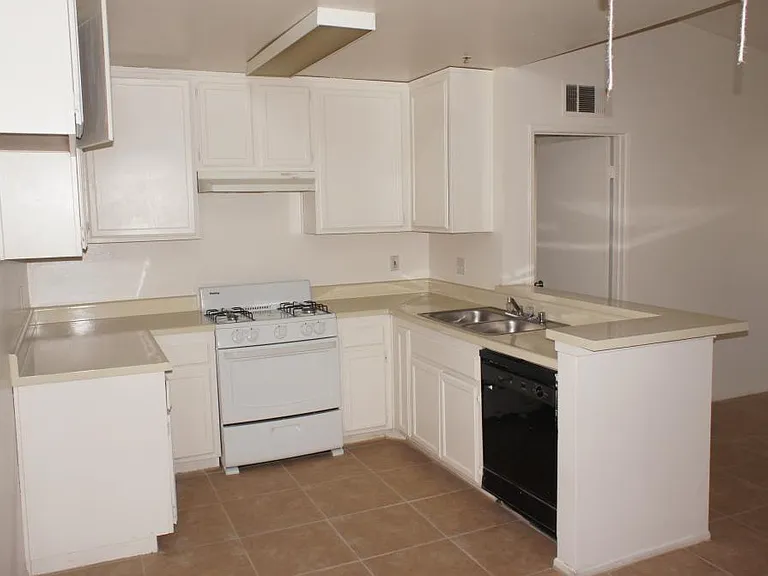 412 S Clementine St #110 — Photo 4