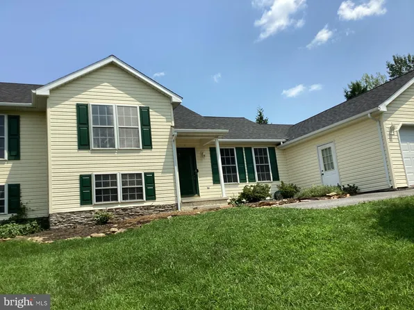 18 Burns Rd, Spring Grove, PA 17362