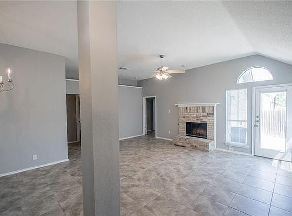 5th image of 2921 Oakshire St