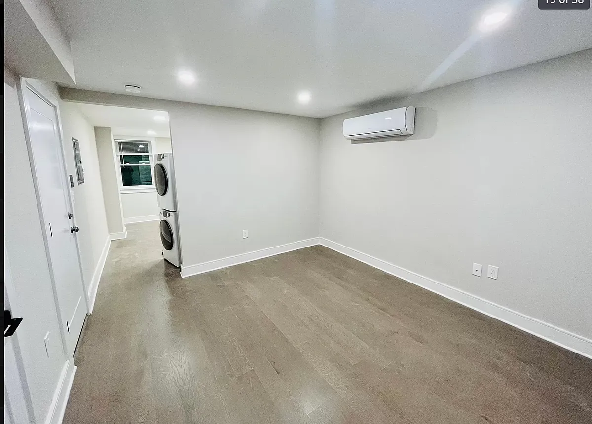 Building Photo - 25 Melrose St #B