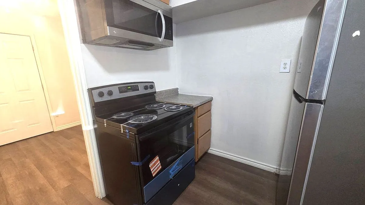 2 bed, 1.0 bath, 818 sqft, $900 — Photo 4