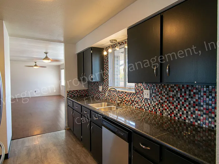 121 Buckingham St — Photo 10