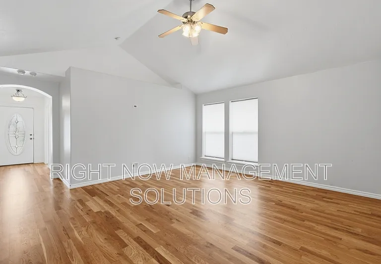 1295 N Blossom Ave — Photo 7