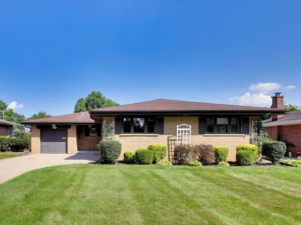 704 W Lonnquist Blvd, Mount Prospect, IL 60056