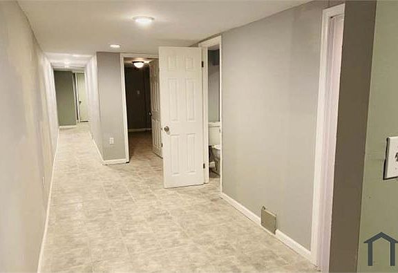4th image of 6142 Ludlow St #C