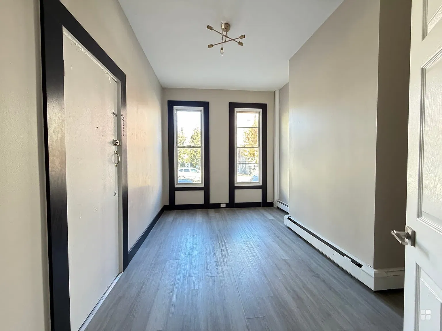 2 bed, 800 sqft, $1,900 — Photo 3