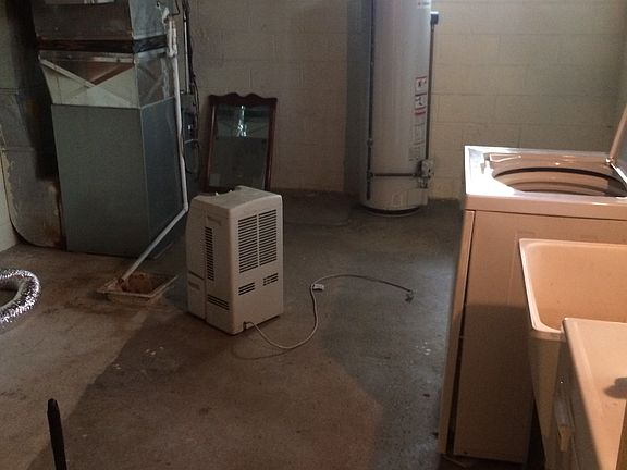 5th image of 21891 Westhampton Ave