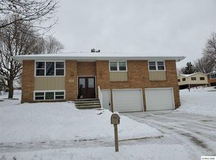 3870 Creston St, Dubuque, IA 52002
