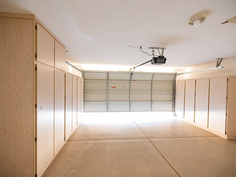 2541 E Silversmith Trl — Photo 29
