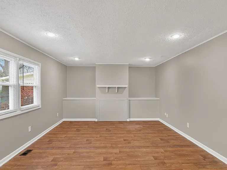 4366 Sawyer Ave — Photo 7