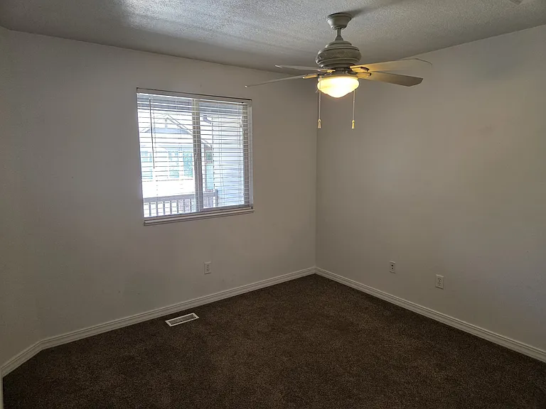 212 W Lyman Ln — Photo 14