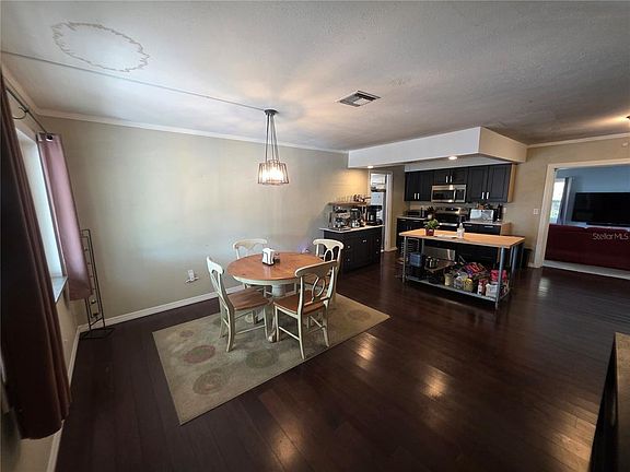 3rd image of 1015 Rhodes Ave