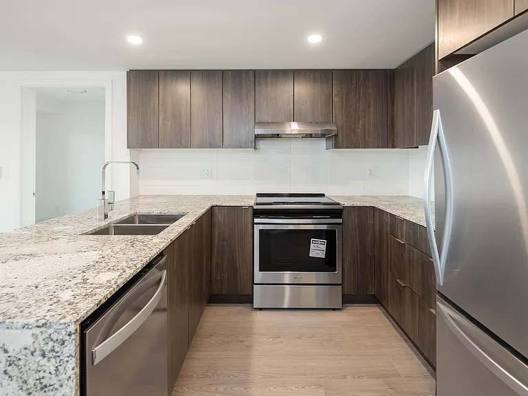 1060 Churchill Cres — Photo 18
