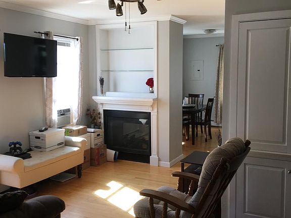Gas fireplaced livingroom or den
