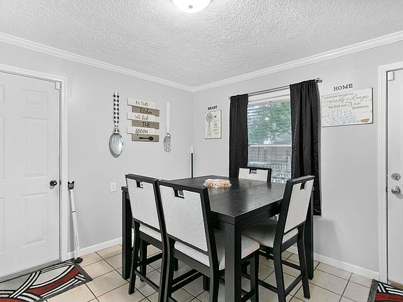 5th image of 2233 Parkview Pl