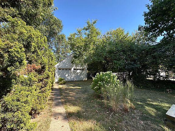 3rd image of 222 Woodland Ave #2