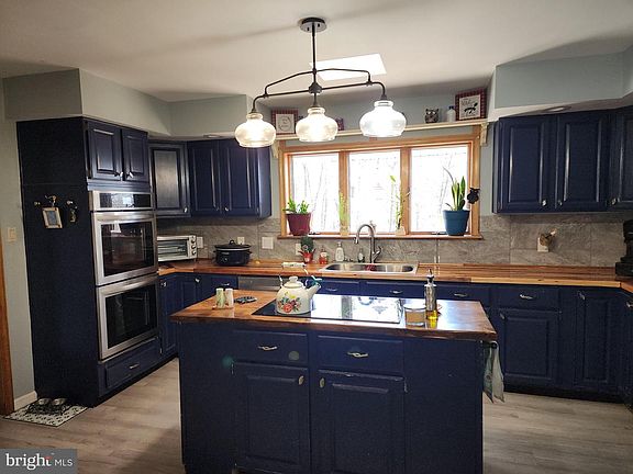 5th image of 429 Dark Hollow Rd