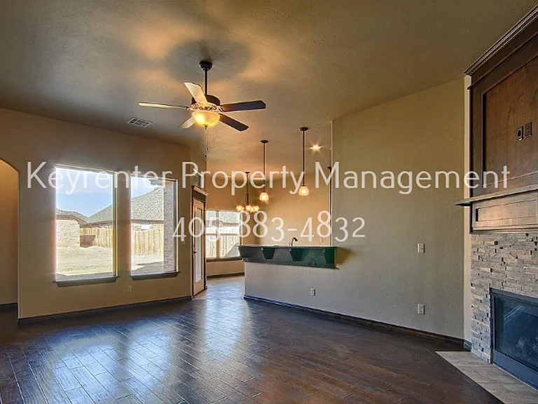 8409 NW 140th St — Photo 3
