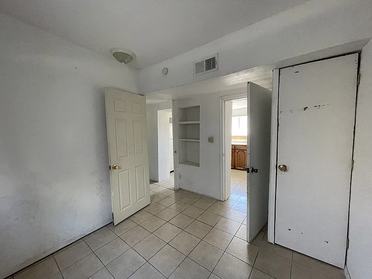 3315 E Missouri Ave — Photo 10