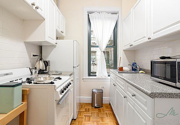 4th image of 516 E 79th St APT 3F