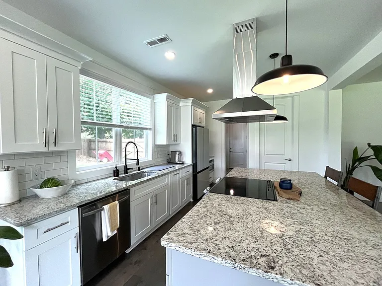 4140 Azalea Ct — Photo 6