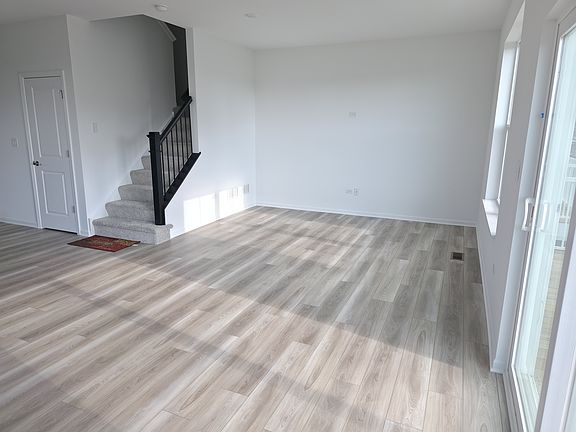 3rd image of 14932 S McCarthy Cir