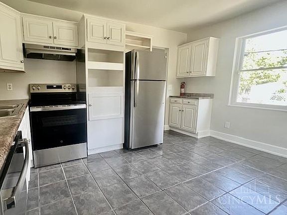 5th image of 190 Ivanhoe Ave