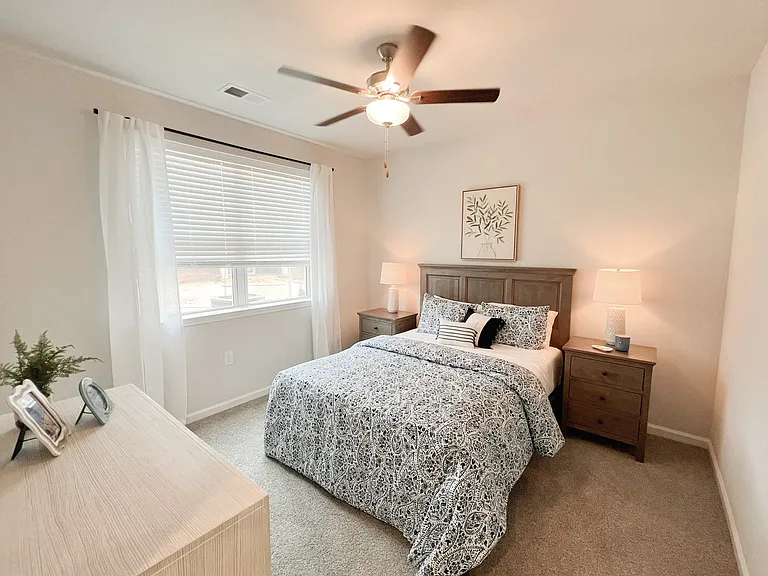 The Grande at Geyser Falls Luxury Apartments — Photo 33