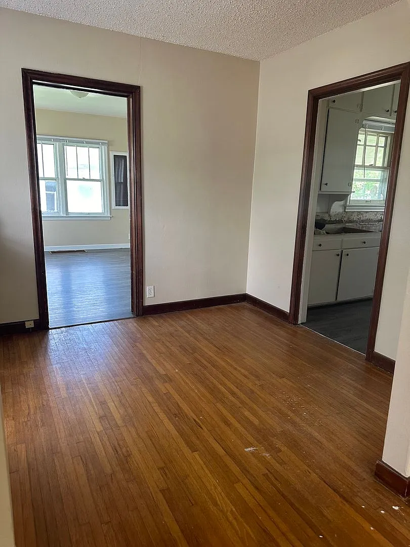 Updated 3 Bedroom, 1 Bathroom House- 744 Wallgate — Photo 3