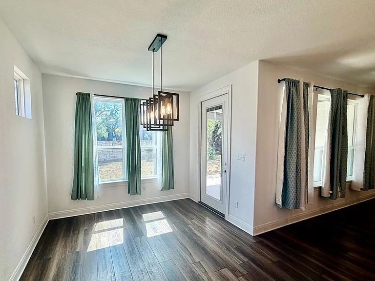 125 Slenderleaf Dr — Photo 9