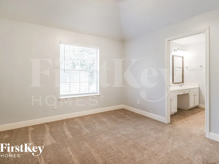 2407 Spanish Oak Hill Ct — Photo 12