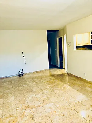 Rented by Zikos Realty Services | media 7