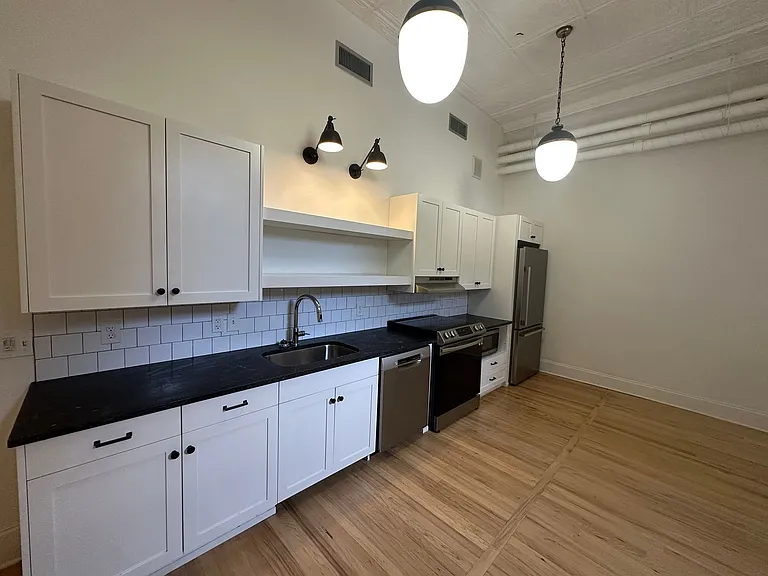 582 Mulberry St — Photo 8