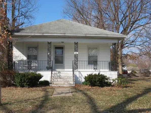 1 N Illinois Ave, Du Quoin, IL 62832