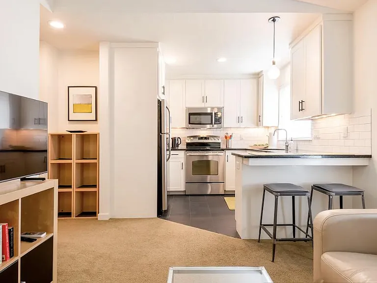 8121 SE 11th Ave — Photo 3