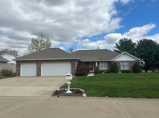 137 Links Ln, Waterloo, IL 62298