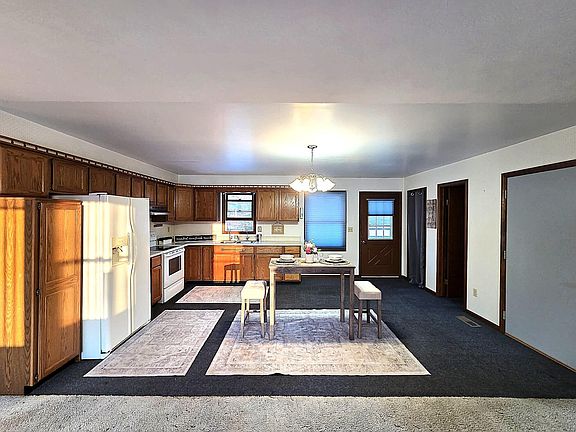 4th image of 710 Madison St