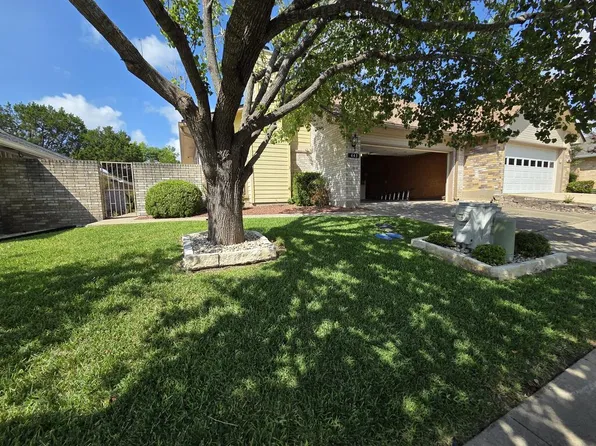 445 Florian Dr, Kerrville, TX 78028