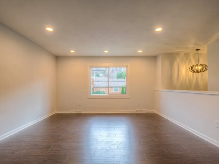 5822 Merriman Rd — Photo 6