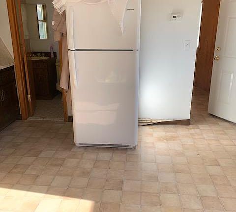 Refrigerator for tenant use supplied by landlord.
