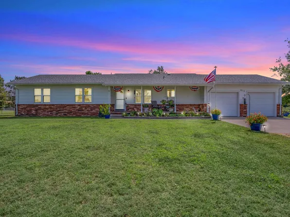 8712 N Ridge Rd, Valley Center, KS 67147