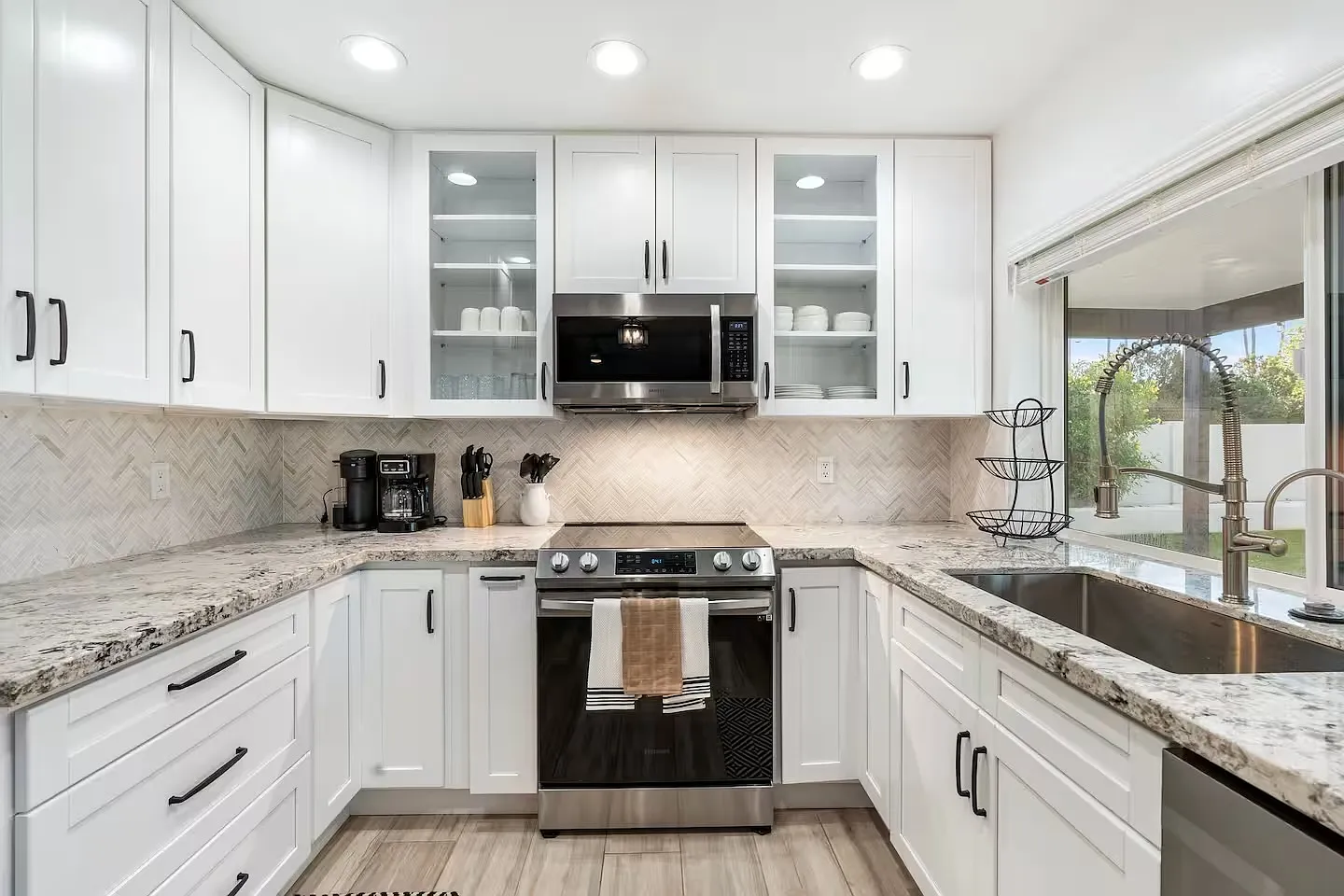 3 bed, 1369 sqft, $3,295 — Photo 3