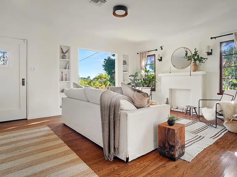 2269 Cove Ave — Photo 6
