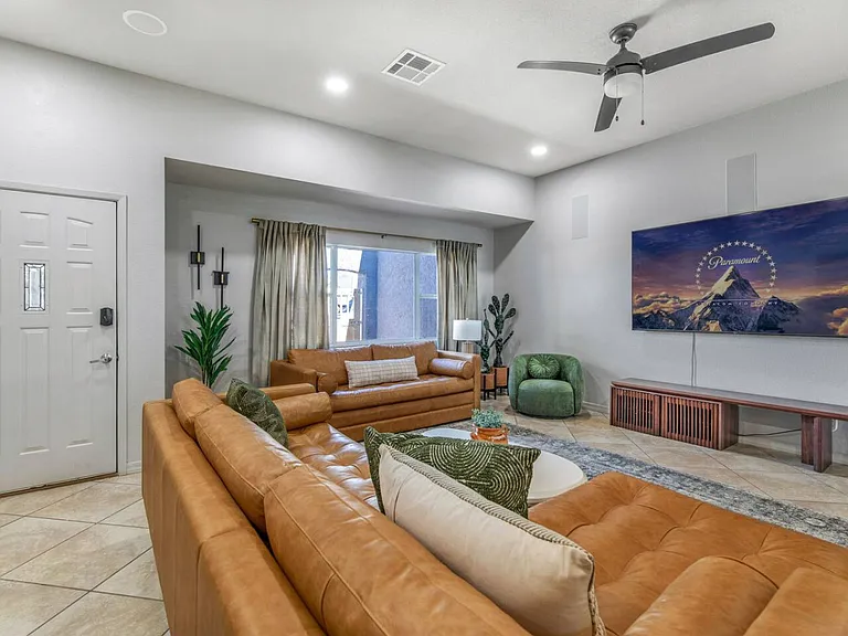 1800 Burgundy Dr — Photo 1