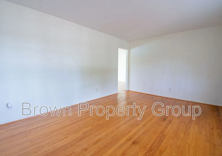 4408 Wellington Dr — Photo 3