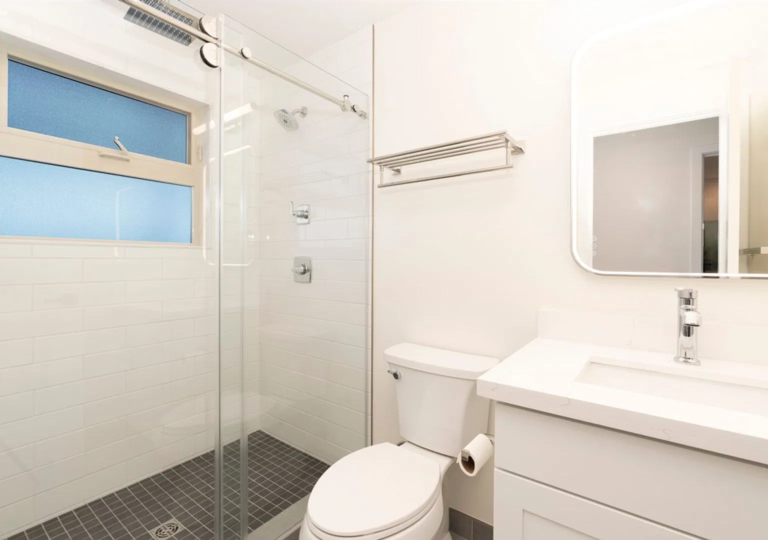 Brand New Remodel Spacious 3BR/2BA Residence High Ceilings with A/C in Heart of Fremont — Photo 4