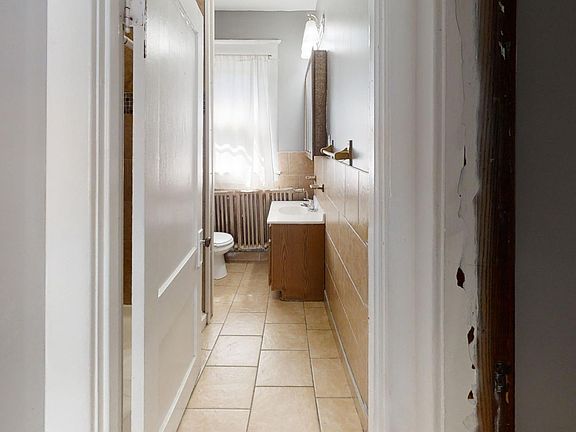 5th image of 547 Morris St #A